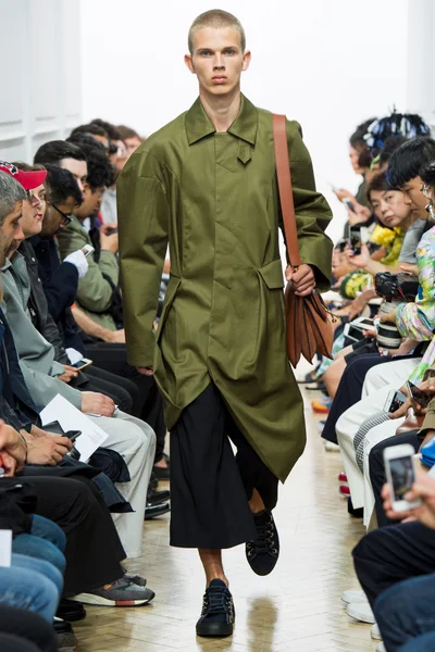 Look 27
